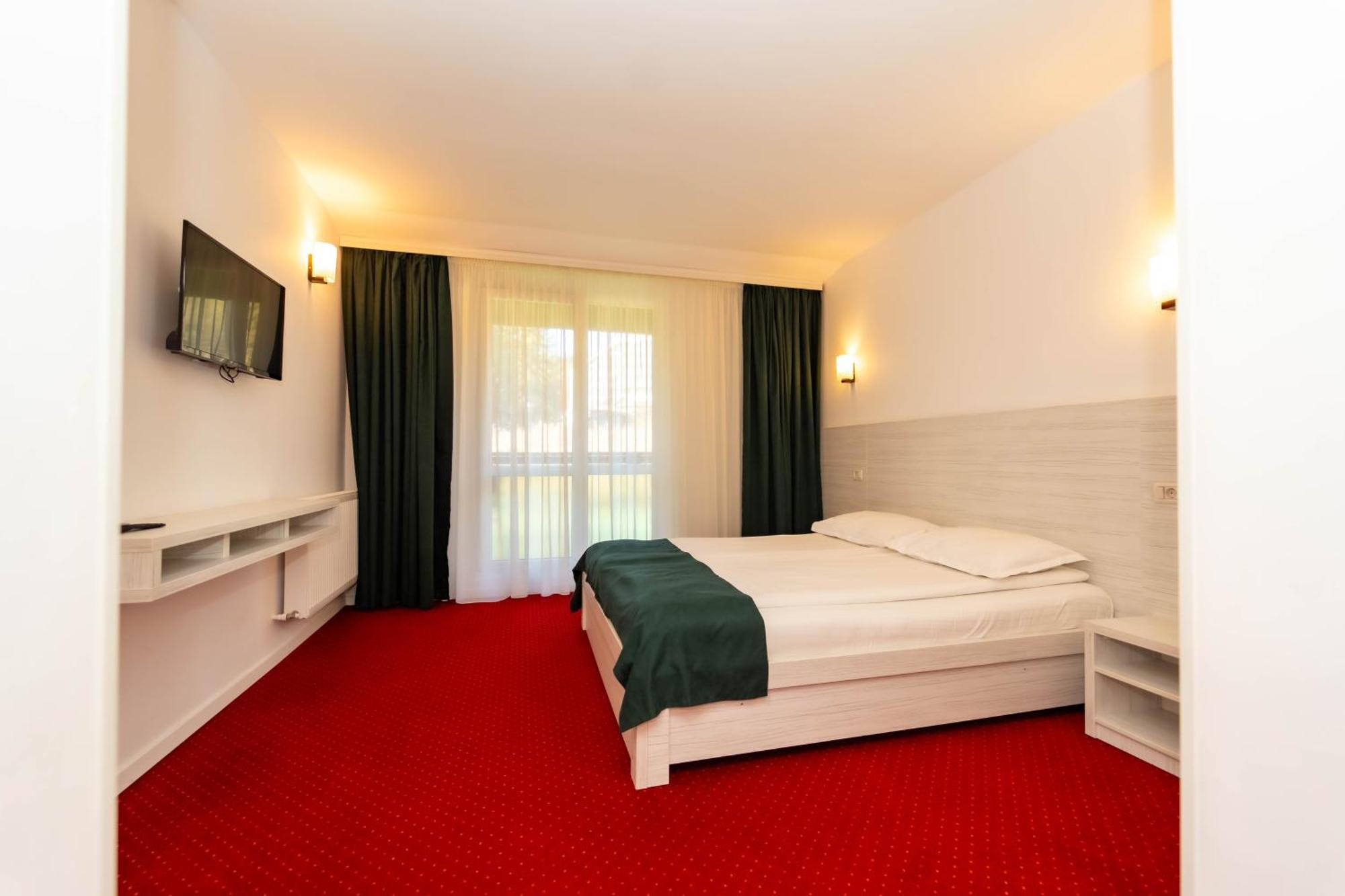 Hotel Cirus Предял Экстерьер фото