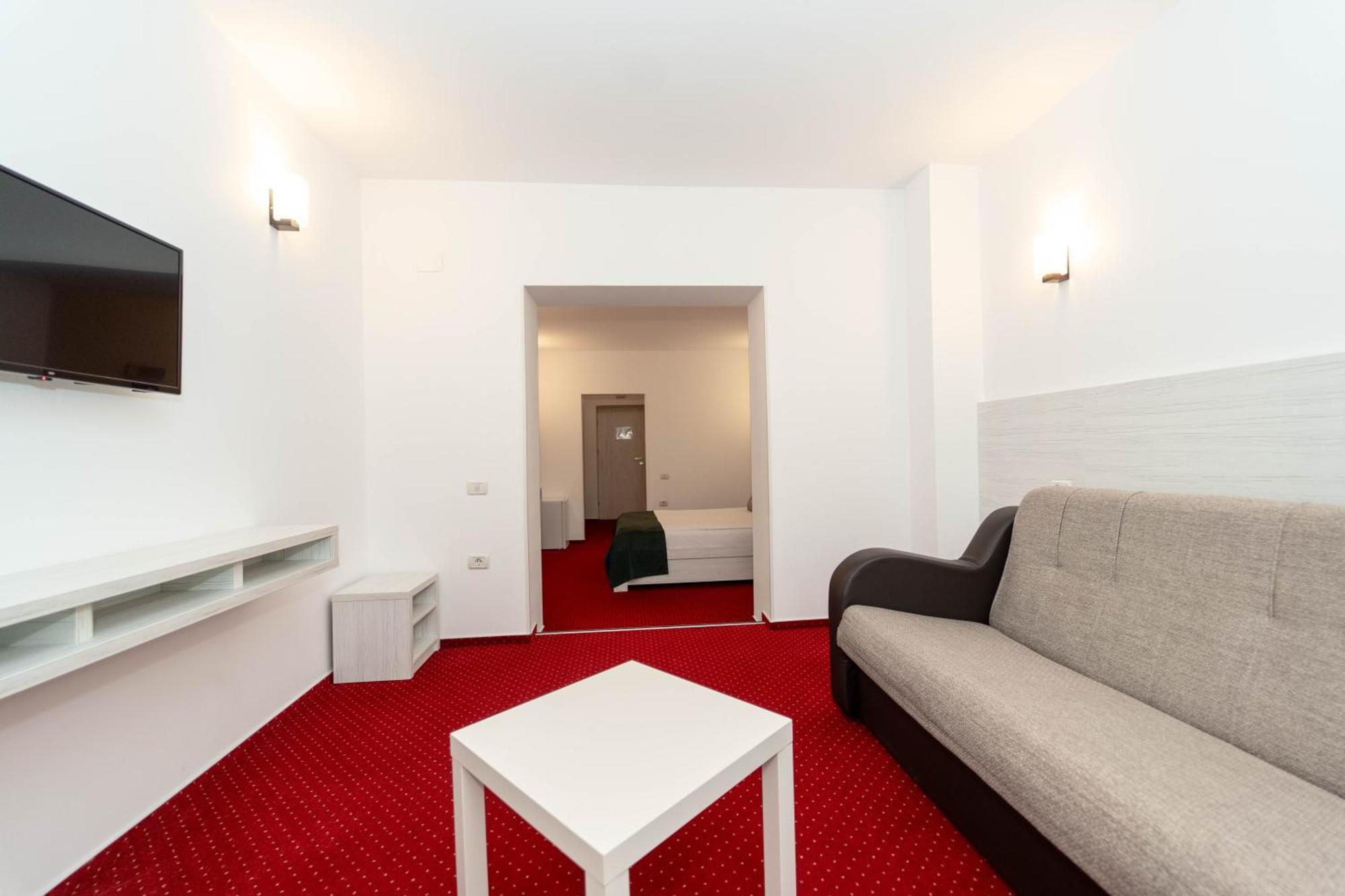Hotel Cirus Предял Экстерьер фото