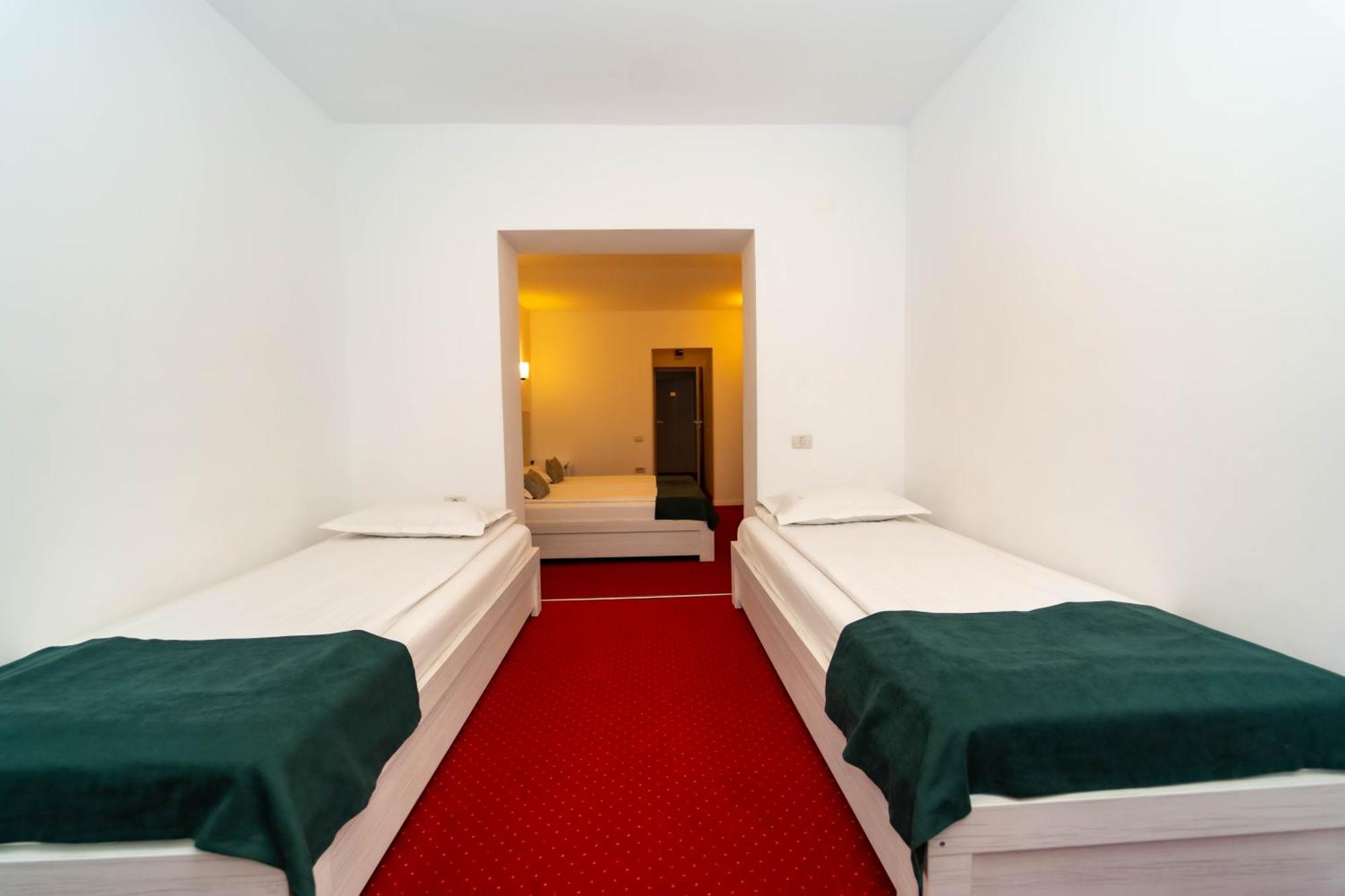 Hotel Cirus Предял Экстерьер фото