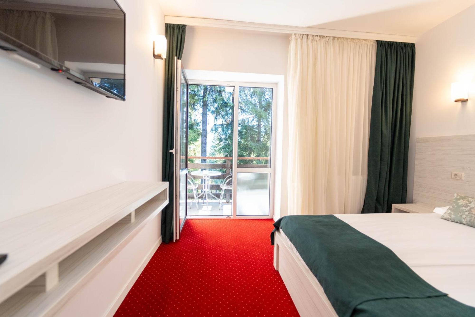 Hotel Cirus Предял Экстерьер фото