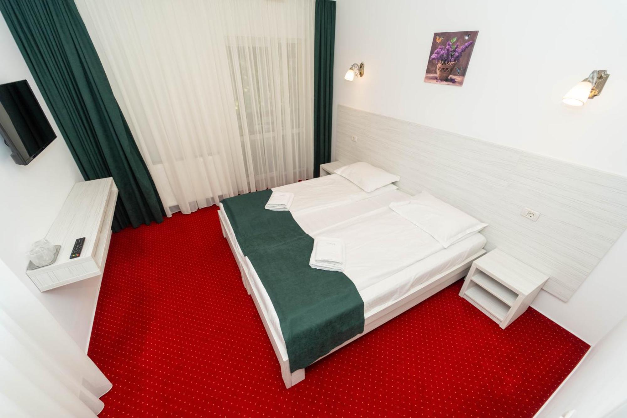 Hotel Cirus Предял Экстерьер фото